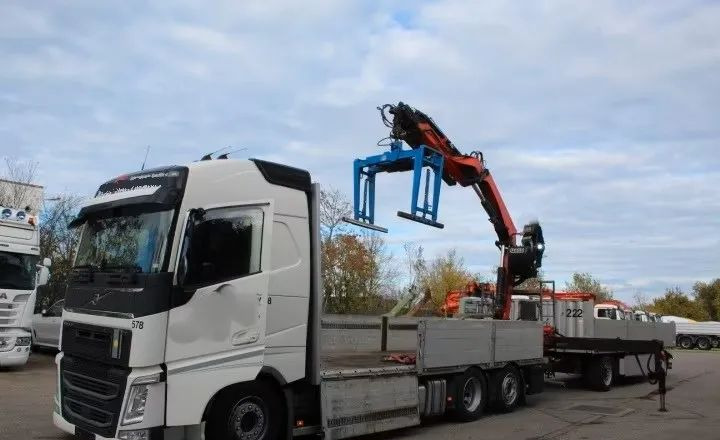 Volvo FH500 6x2 | Platforma z HDS Fassi F215A7 - Sterowanie radiowe | Euro 6 | Automatyczna skrzynia | 390 000 km - Camion plateau, Camion grue: photos 5 Volvo FH500 6x2 | Platforma z HDS Fassi F215A7 - Sterowanie radiowe | Euro 6 | Automatyczna skrzynia | 390 000 km - Camion plateau, Camion grue: photos 5