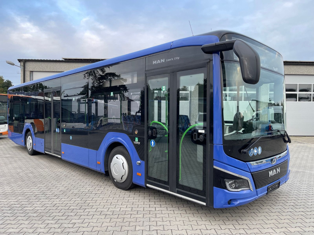 MAN Lion's City 12 / Orig. 15.305 km / Mild Hybrid - Bus urbain: photos 1 MAN Lion's City 12 / Orig. 15.305 km / Mild Hybrid - Bus urbain: photos 1