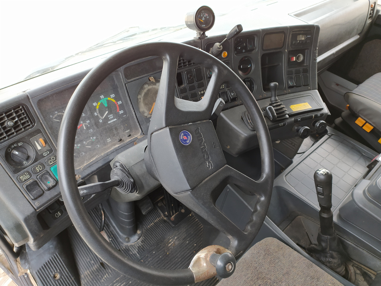 Camion benne SCANIA 143 420 BASCULANTE: photos 9