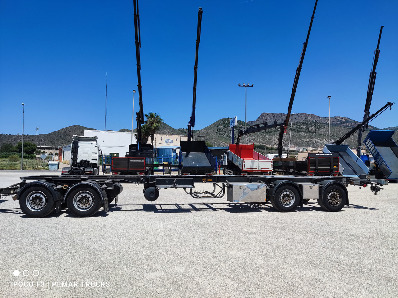 SCHMITZ CARGOBULL KO36 CHASIS MEGATRAILER 4 ejes - Remorque châssis: photos 2 SCHMITZ CARGOBULL KO36 CHASIS MEGATRAILER 4 ejes - Remorque châssis: photos 2