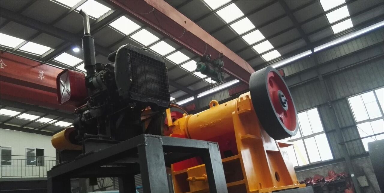 Kinglink PE250x400 Diesel Engine Skid Frame Jaw Crusher 10x16 - Concasseur à mâchoires: photos 1 Kinglink PE250x400 Diesel Engine Skid Frame Jaw Crusher 10x16 - Concasseur à mâchoires: photos 1
