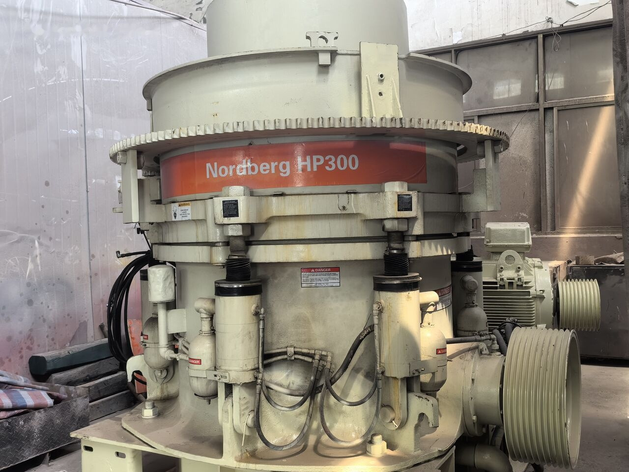 Metso Nordberg HP300 Cone Crusher - Concasseur à cône: photos 3 Metso Nordberg HP300 Cone Crusher - Concasseur à cône: photos 3