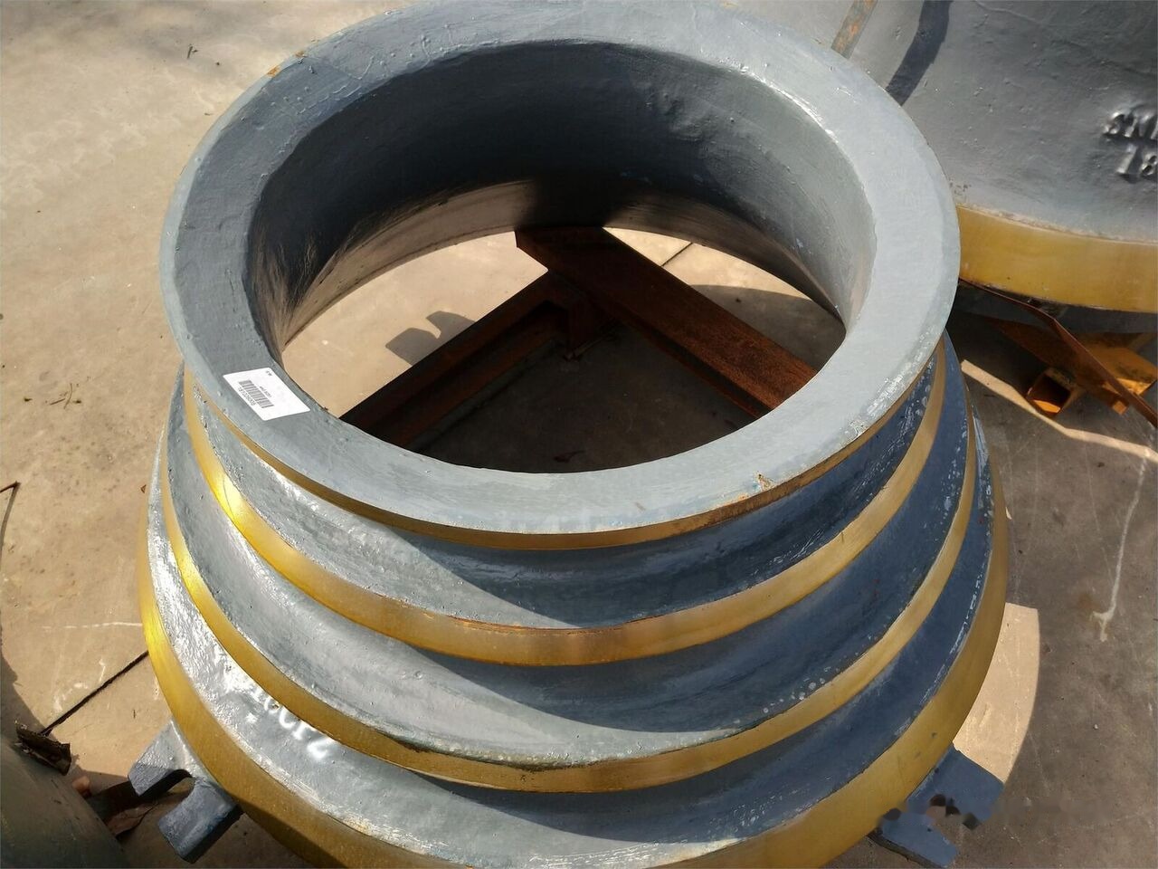 BOWL/CONCAVE/MANTLE/SPARE PARTS KINGLINK for Sandvik crushing plant - Pièces de rechange: photos 1 BOWL/CONCAVE/MANTLE/SPARE PARTS KINGLINK for Sandvik crushing plant - Pièces de rechange: photos 1