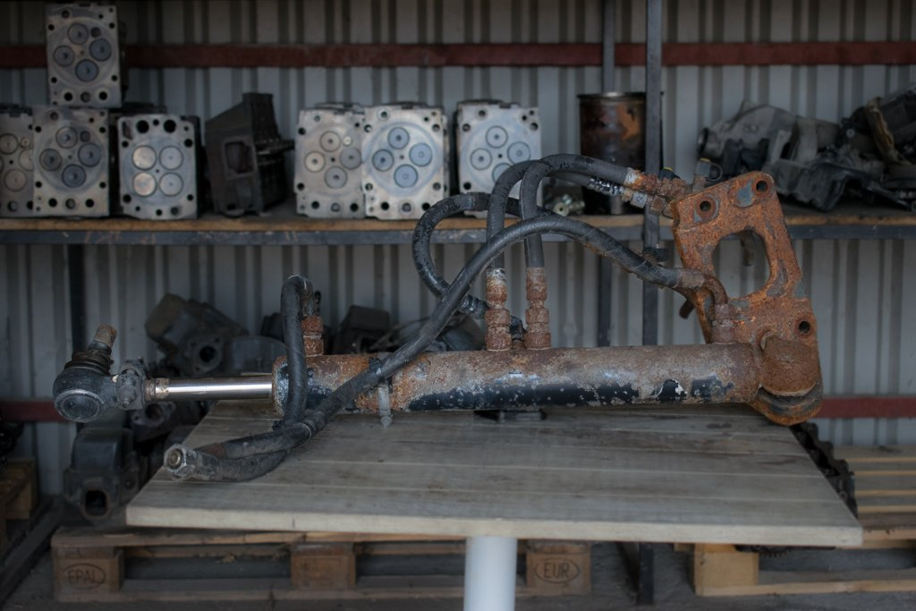 MAN TGA FOR THIRD AXLE - Vérin hydraulique pour Camion: photos 1 MAN TGA FOR THIRD AXLE - Vérin hydraulique pour Camion: photos 1