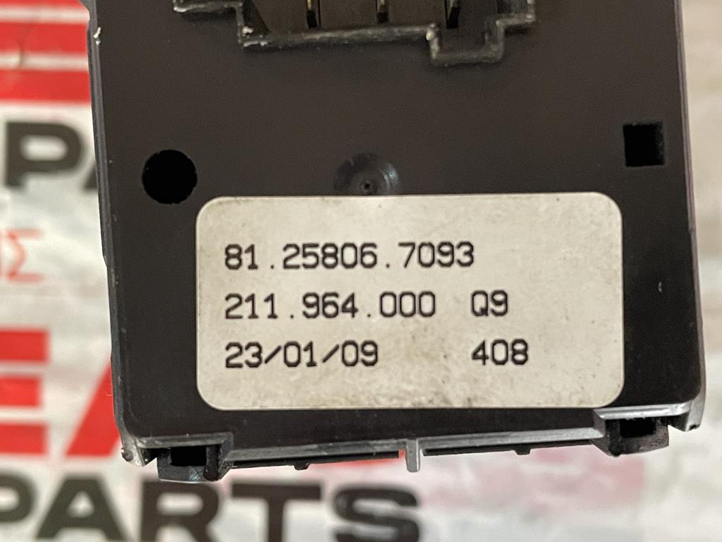 MAN TGX DRIVER'S WINDOW SWITCH - 81.25806.7093 - Système électrique pour Camion: photos 3 MAN TGX DRIVER'S WINDOW SWITCH - 81.25806.7093 - Système électrique pour Camion: photos 3