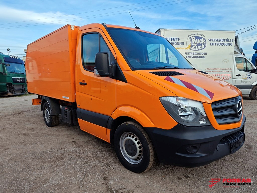 MERCEDES-BENZ 311 – TIPPER – RIGHT HAND DRIVE (RHD) - Utilitaire benne: photos 4 MERCEDES-BENZ 311 – TIPPER – RIGHT HAND DRIVE (RHD) - Utilitaire benne: photos 4
