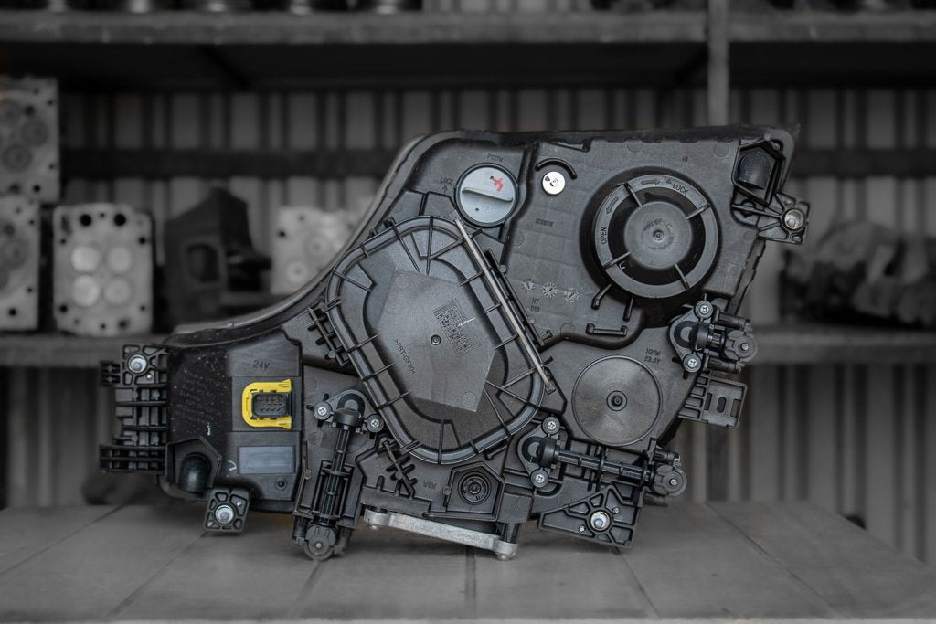 MERCEDES-BENZ ACTROS MP IV EURO VI XENON HEADLIGHT - FRONT - PASSENGER - Feu avant pour Camion: photos 2 MERCEDES-BENZ ACTROS MP IV EURO VI XENON HEADLIGHT - FRONT - PASSENGER - Feu avant pour Camion: photos 2