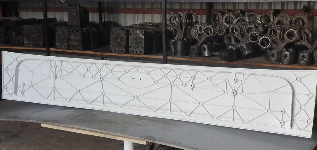 MERCEDES-BENZ ATEGO HOOD TOP PLASTIC - Capot pour Camion: photos 2 MERCEDES-BENZ ATEGO HOOD TOP PLASTIC - Capot pour Camion: photos 2