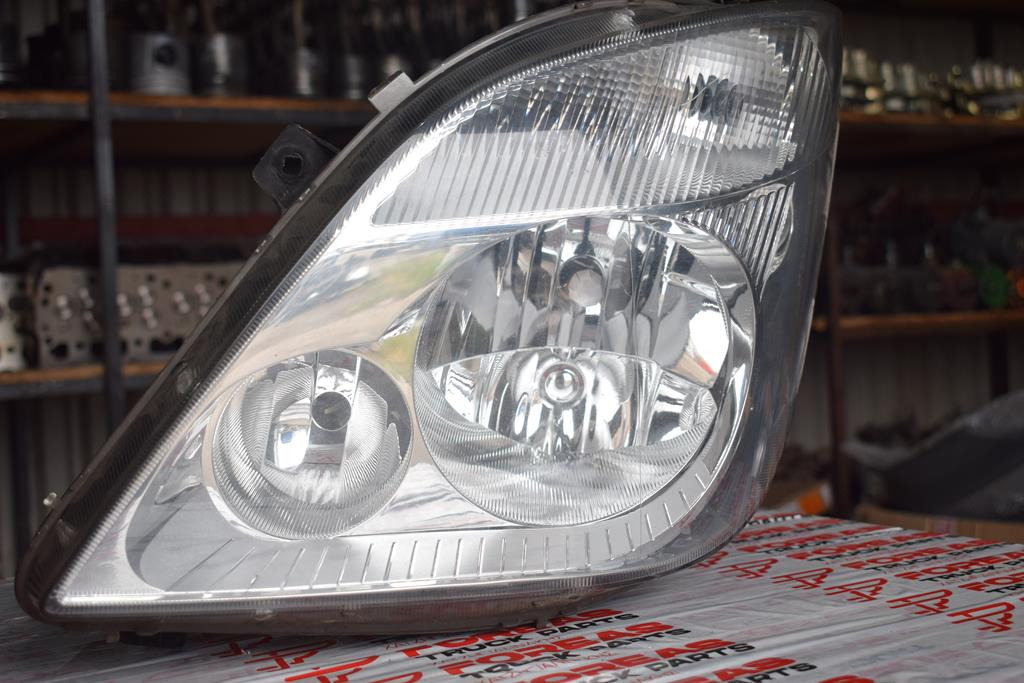 MERCEDES-BENZ SPRINTER 906 LEFT FRONT LIGHT - DRIVER - Lumière/ Éclairage pour Camion: photos 2 MERCEDES-BENZ SPRINTER 906 LEFT FRONT LIGHT - DRIVER - Lumière/ Éclairage pour Camion: photos 2