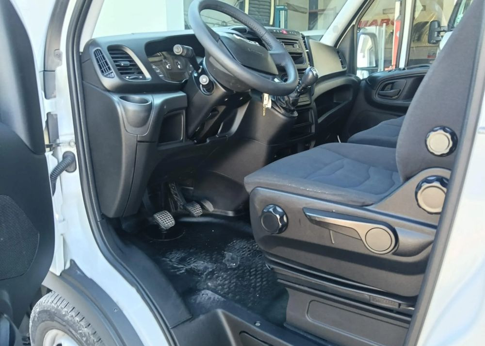 Utilitaire plateau Iveco DAILY 35C14, 35C13, 35C15, 35C12: photos 21