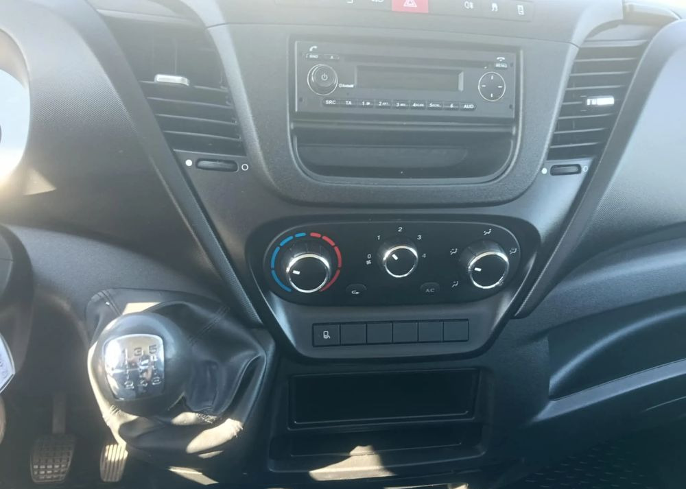 Utilitaire plateau Iveco DAILY 35C14, 35C13, 35C15, 35C12: photos 19