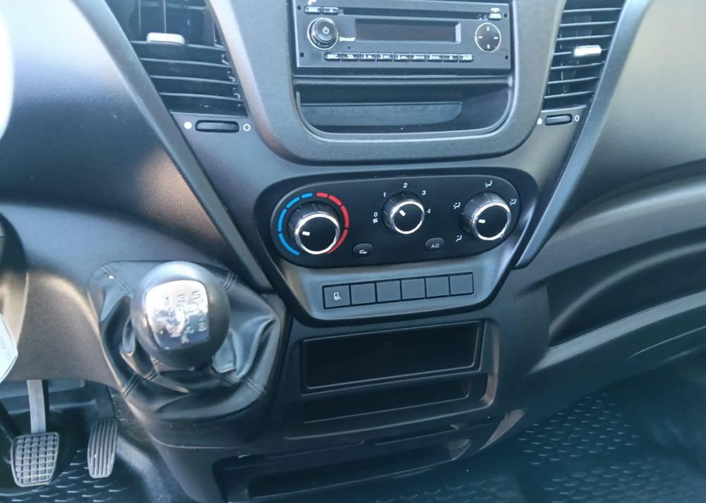 Utilitaire plateau Iveco DAILY 35C14, 35C13, 35C15, 35C12: photos 11