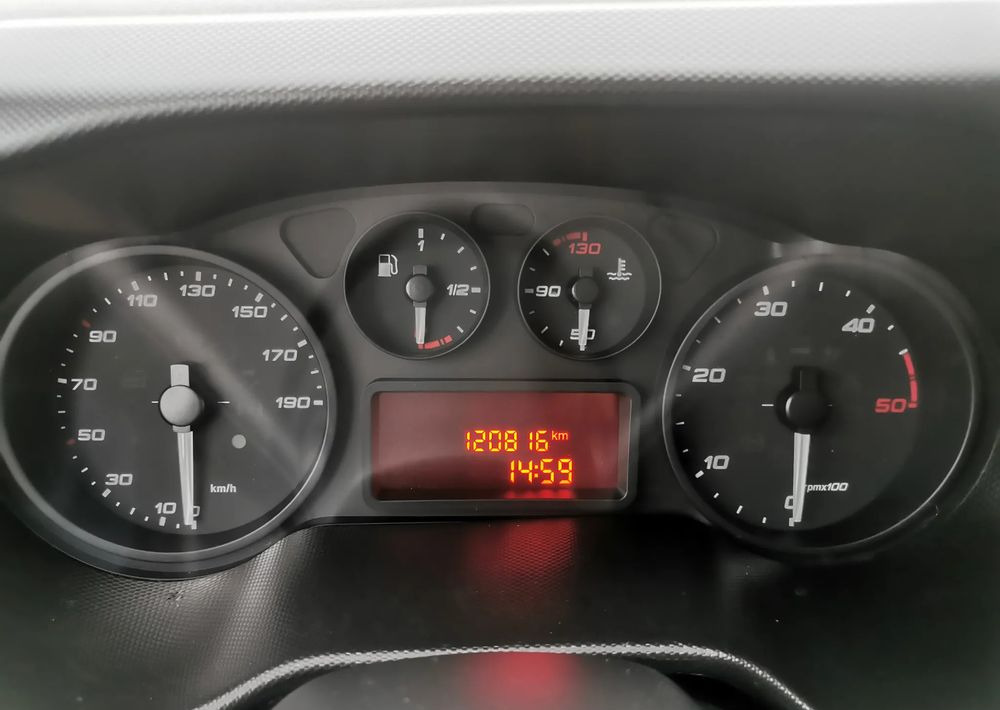 Fourgon grand volume Iveco 3.0-150KM Daily 35C15 Kontener długi rama 35-150 kiper Klimatyzacja długi rozstaw: photos 13