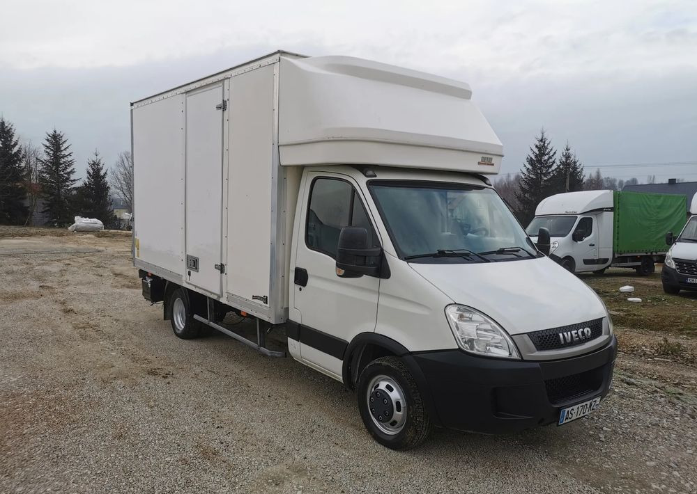 Iveco 3.0-150KM Daily 35C15 Kontener winda Dhollandia 750kg długi 35-150 Klimatyzacja długi rozstaw - Fourgon grand volume: photos 1 Iveco 3.0-150KM Daily 35C15 Kontener winda Dhollandia 750kg długi 35-150 Klimatyzacja długi rozstaw - Fourgon grand volume: photos 1