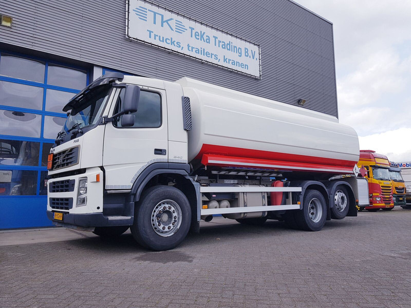 Volvo FM 9.340 Fuel 21.400 Liter 3 Comp Euro 3 - Camion citerne: photos 1 Volvo FM 9.340 Fuel 21.400 Liter 3 Comp Euro 3 - Camion citerne: photos 1