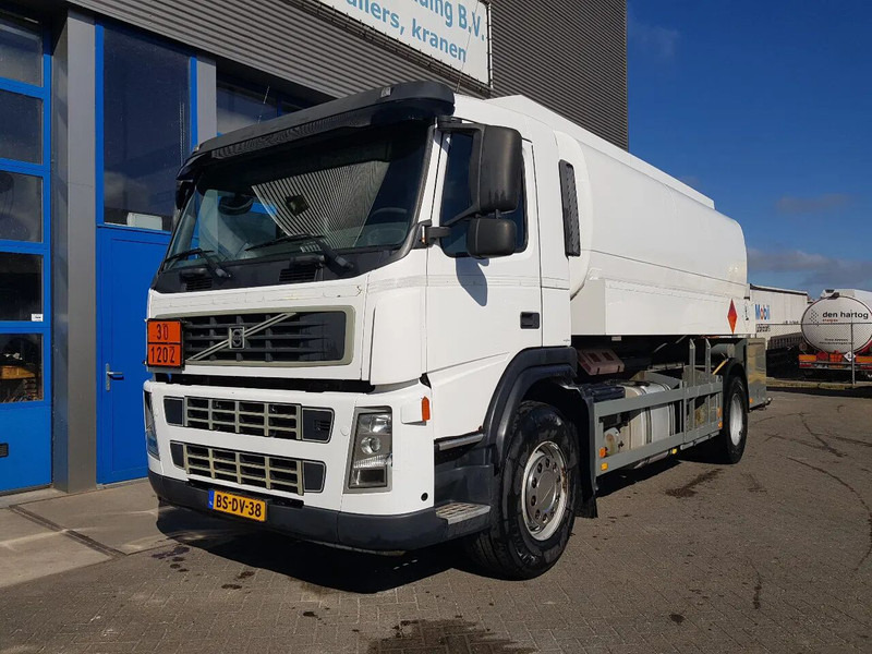 Volvo FM 9.340 Petrol, Diesel 17000 Ltr. 3 Compartementen - Camion citerne: photos 1 Volvo FM 9.340 Petrol, Diesel 17000 Ltr. 3 Compartementen - Camion citerne: photos 1