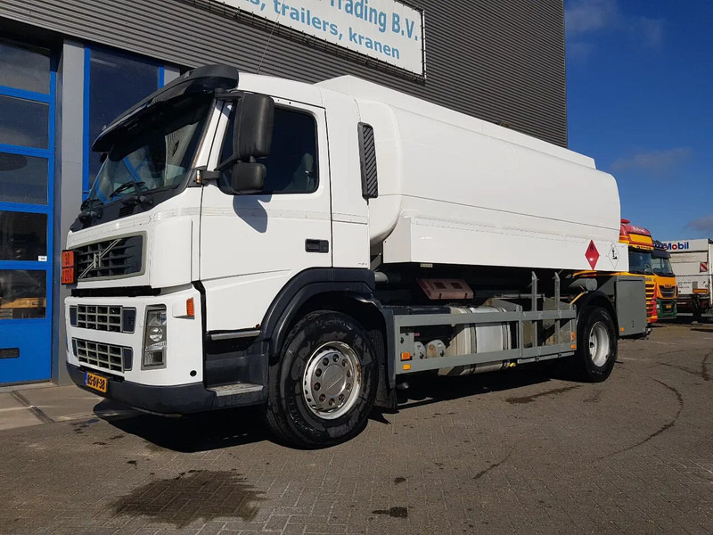Volvo FM 9.340 Petrol, Diesel 17000 Ltr. 3 Compartementen - Camion citerne: photos 2 Volvo FM 9.340 Petrol, Diesel 17000 Ltr. 3 Compartementen - Camion citerne: photos 2