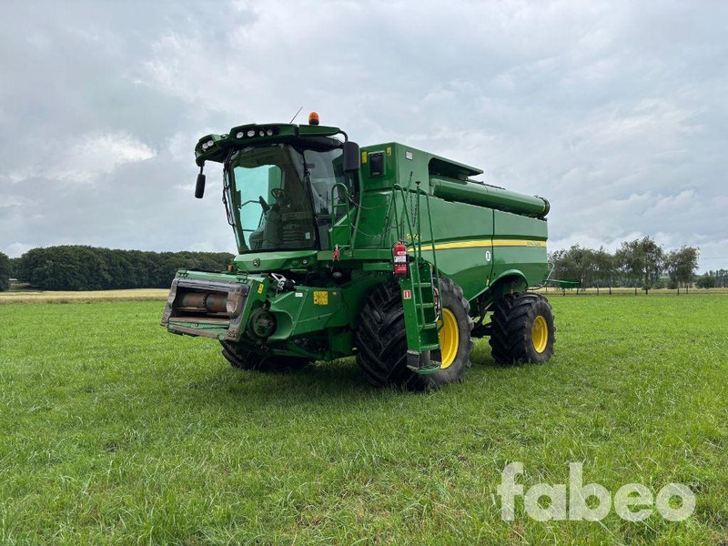 John Deere S690i - Moissonneuse-batteuse: photos 1 John Deere S690i - Moissonneuse-batteuse: photos 1