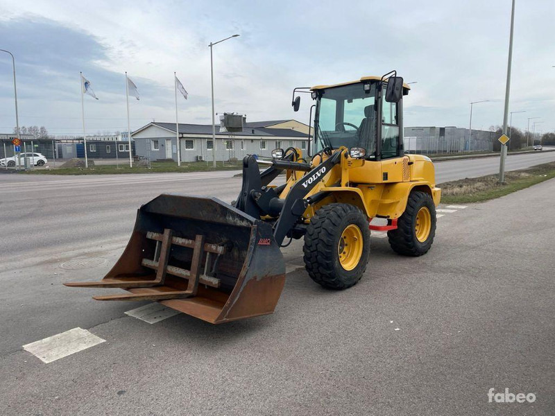 Volvo L30G - Chargeuse sur pneus: photos 1 Volvo L30G - Chargeuse sur pneus: photos 1