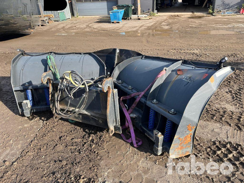 Mito 370 - Engin de déneigement: photos 1 Mito 370 - Engin de déneigement: photos 1