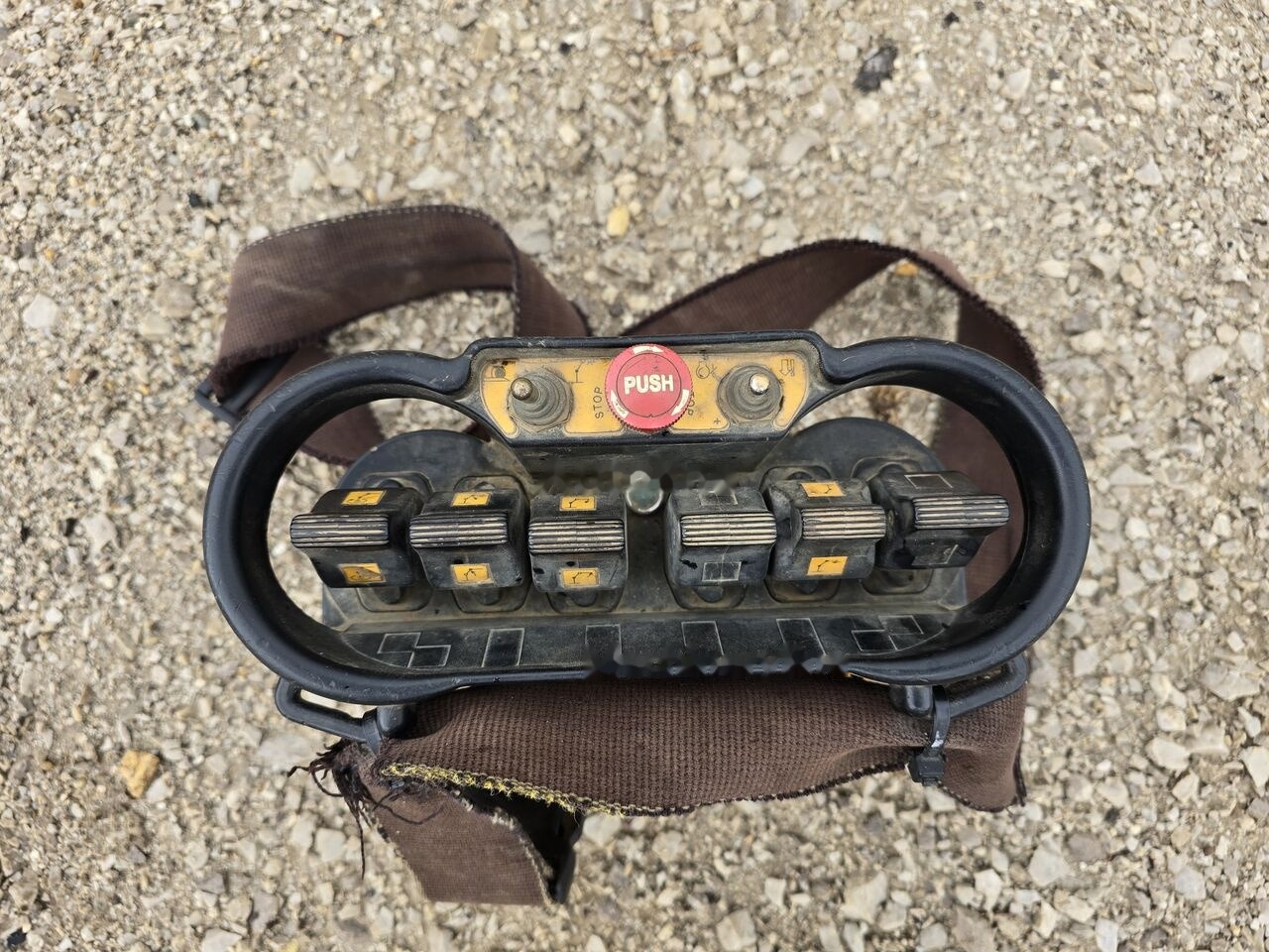 Mercedes-Benz Axor 1833 REMOTE C NEW REPAIR GEARBOX - Camion benne, Camion grue: photos 5 Mercedes-Benz Axor 1833 REMOTE C NEW REPAIR GEARBOX - Camion benne, Camion grue: photos 5