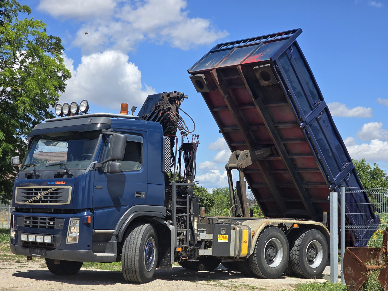 VOLVO FM 420 6X4 / KIPPER / CRANE HMF 1823 K4 - Camion benne, Camion grue: photos 5 VOLVO FM 420 6X4 / KIPPER / CRANE HMF 1823 K4 - Camion benne, Camion grue: photos 5