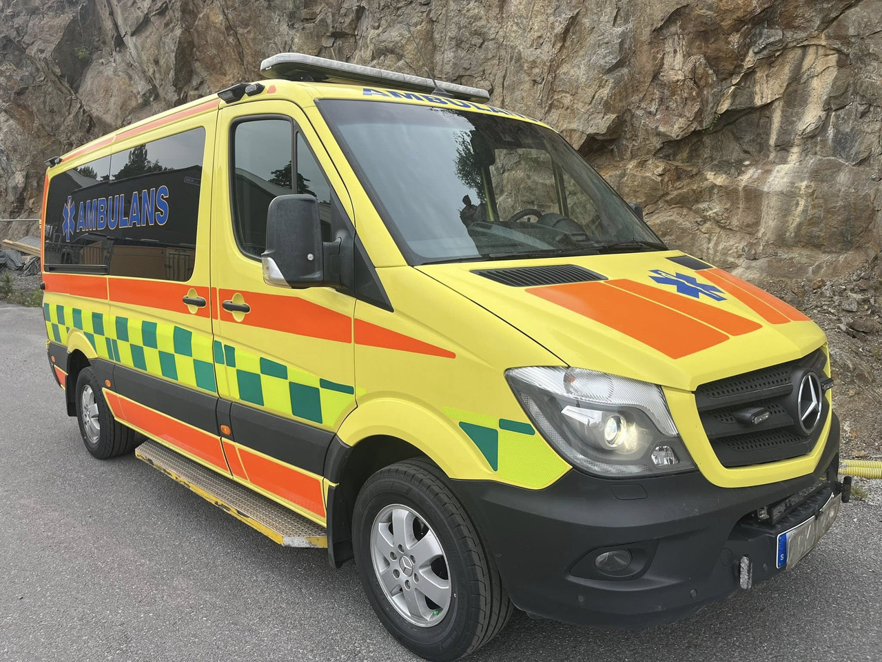 MERCEDES-BENZ Sprinter 319 - AMBULANCE - RESERVERAD !! - Ambulance: photos 5 MERCEDES-BENZ Sprinter 319 - AMBULANCE - RESERVERAD !! - Ambulance: photos 5