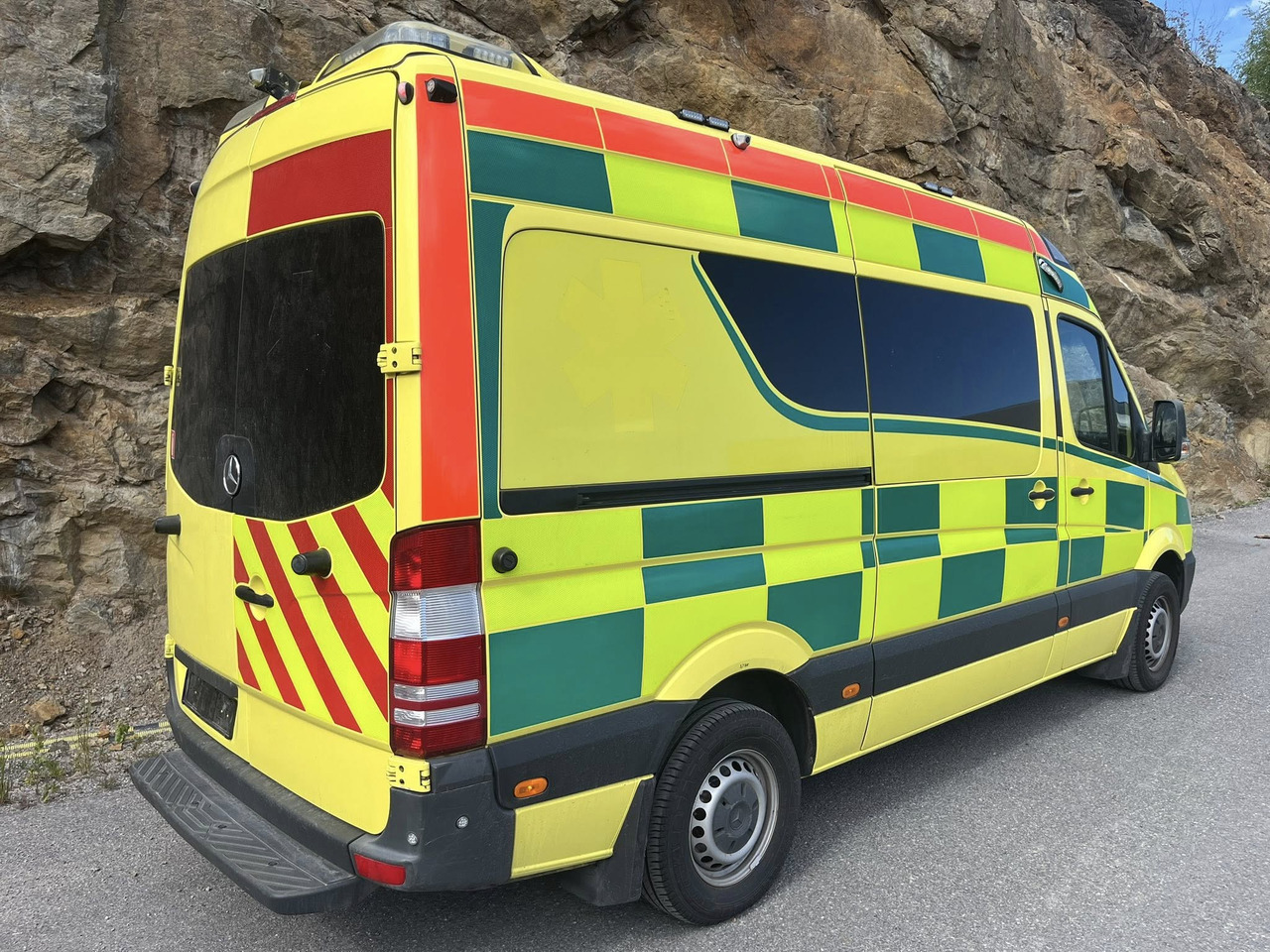 Mercedes-Benz Sprinter 319 - AMBULANCE / Krankenwagen / Ambulancia - Ambulance: photos 3 Mercedes-Benz Sprinter 319 - AMBULANCE / Krankenwagen / Ambulancia - Ambulance: photos 3