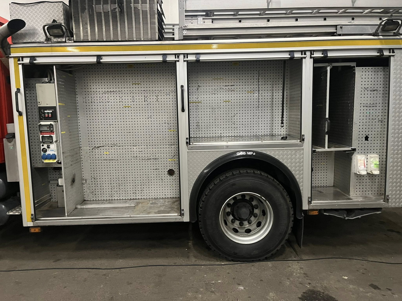 SCANIA P94GB 4x2 NZ310 - Fire engine - Camion de pompier: photos 2 SCANIA P94GB 4x2 NZ310 - Fire engine - Camion de pompier: photos 2