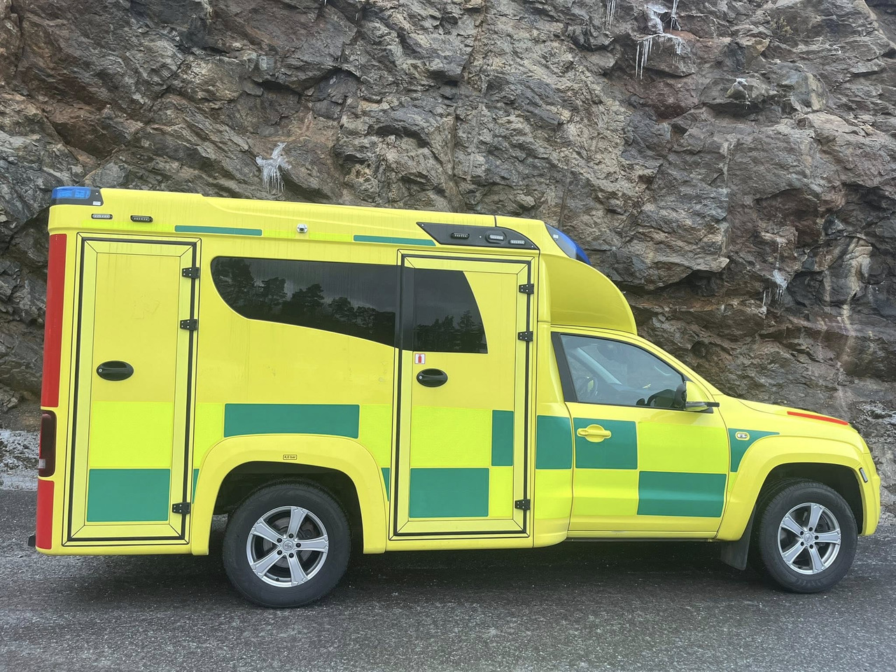 VOLKSWAGEN Amarok 4motion - AMBULANCE / ambulanse / ambulanssi - Ambulance: photos 4 VOLKSWAGEN Amarok 4motion - AMBULANCE / ambulanse / ambulanssi - Ambulance: photos 4