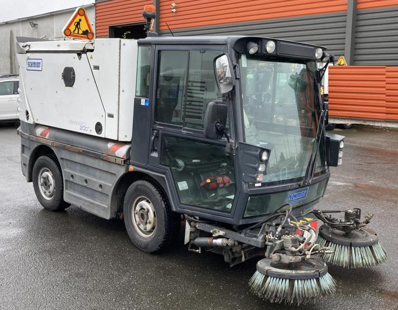 Schmidt Swingo 200 Kehrmaschine Sweeper Ravo Hako - Balayeuse de voirie: photos 1 Schmidt Swingo 200 Kehrmaschine Sweeper Ravo Hako - Balayeuse de voirie: photos 1