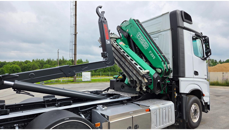Camion ampliroll, Camion grue Mercedes-Benz Arocs 3253 8X4*4 Fassi F295: photos 10