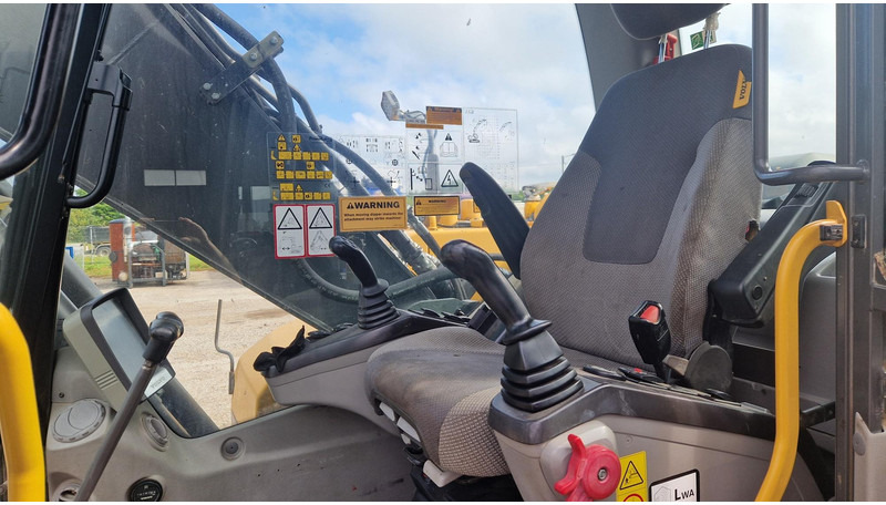 Pelle sur chenille Volvo EC180DL: photos 6