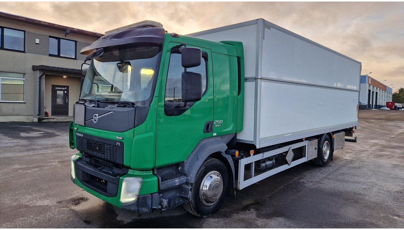 Volvo FL250 4X2 lifting box - Camion fourgon: photos 1 Volvo FL250 4X2 lifting box - Camion fourgon: photos 1