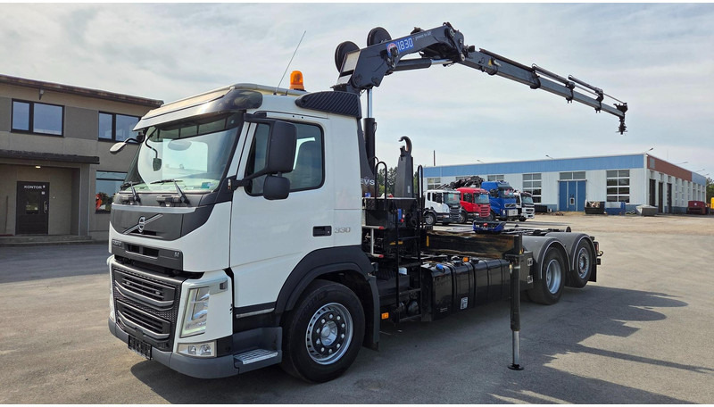 Volvo FM330 6X2*4 - Camion ampliroll, Camion grue: photos 1 Volvo FM330 6X2*4 - Camion ampliroll, Camion grue: photos 1