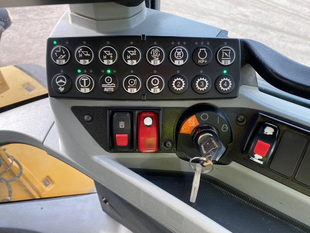 Chargeuse sur pneus CAT 938 M (Bucket + Forks): photos 13 Chargeuse sur pneus CAT 938 M (Bucket + Forks): photos 13