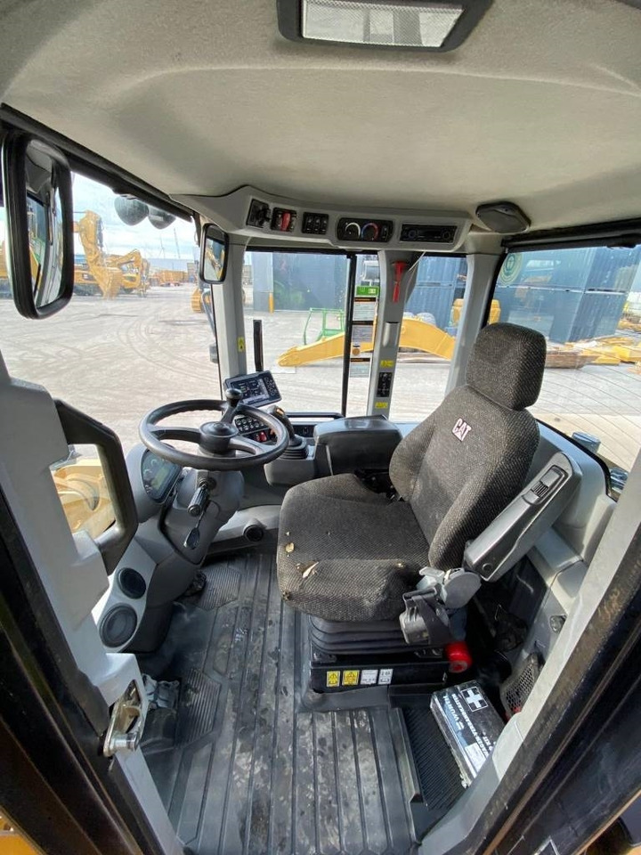 Chargeuse sur pneus CAT 938 M (Bucket + Forks): photos 12 Chargeuse sur pneus CAT 938 M (Bucket + Forks): photos 12