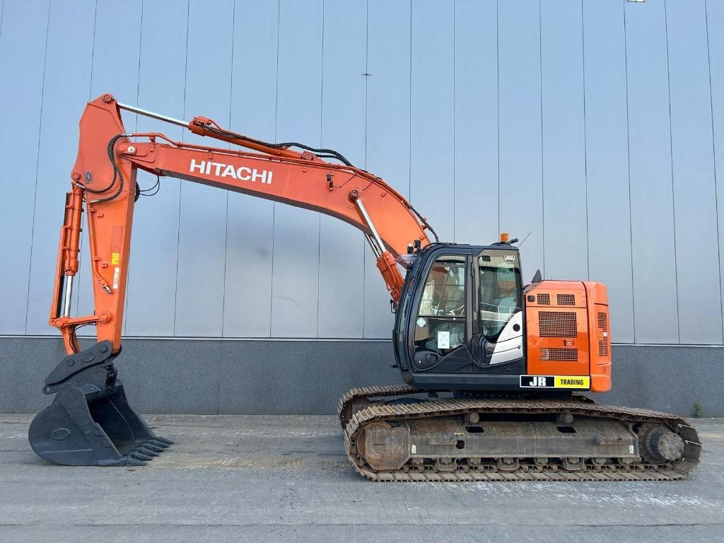 Hitachi ZX 225 US LC-6 - Pelle sur chenille: photos 1 Hitachi ZX 225 US LC-6 - Pelle sur chenille: photos 1