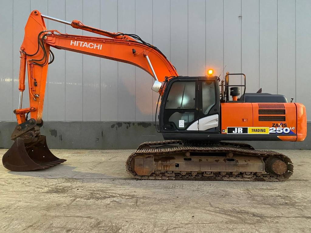 Hitachi ZX 250 LC-6 (GPS Prepared) - Pelle sur chenille: photos 1 Hitachi ZX 250 LC-6 (GPS Prepared) - Pelle sur chenille: photos 1