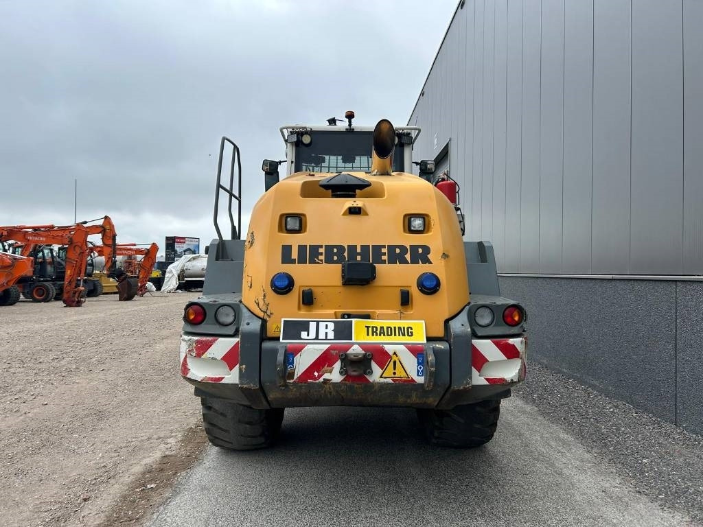 Liebherr L 550 (Comes with High-tip - Mit Hochkipper) - Chargeuse sur pneus: photos 4 Liebherr L 550 (Comes with High-tip - Mit Hochkipper) - Chargeuse sur pneus: photos 4