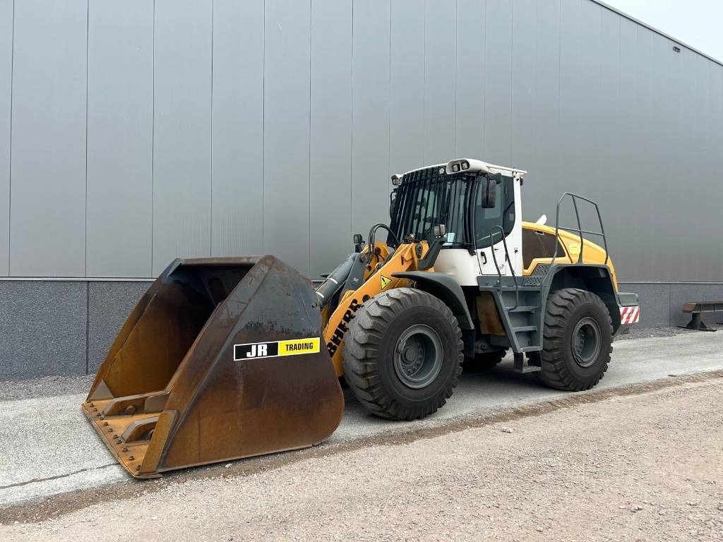 Liebherr L 550 (Comes with High-tip - Mit Hochkipper) - Chargeuse sur pneus: photos 2 Liebherr L 550 (Comes with High-tip - Mit Hochkipper) - Chargeuse sur pneus: photos 2