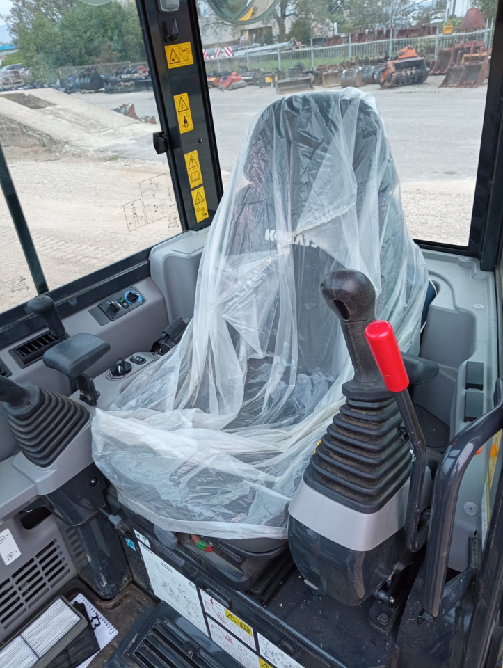 KOMATSU PC35MR-5 - Mini pelle: photos 4 KOMATSU PC35MR-5 - Mini pelle: photos 4