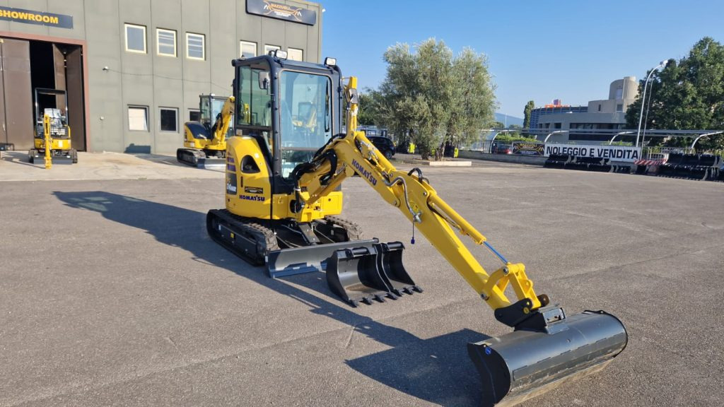 Komatsu PC24 MR-5 - Mini pelle: photos 1 Komatsu PC24 MR-5 - Mini pelle: photos 1