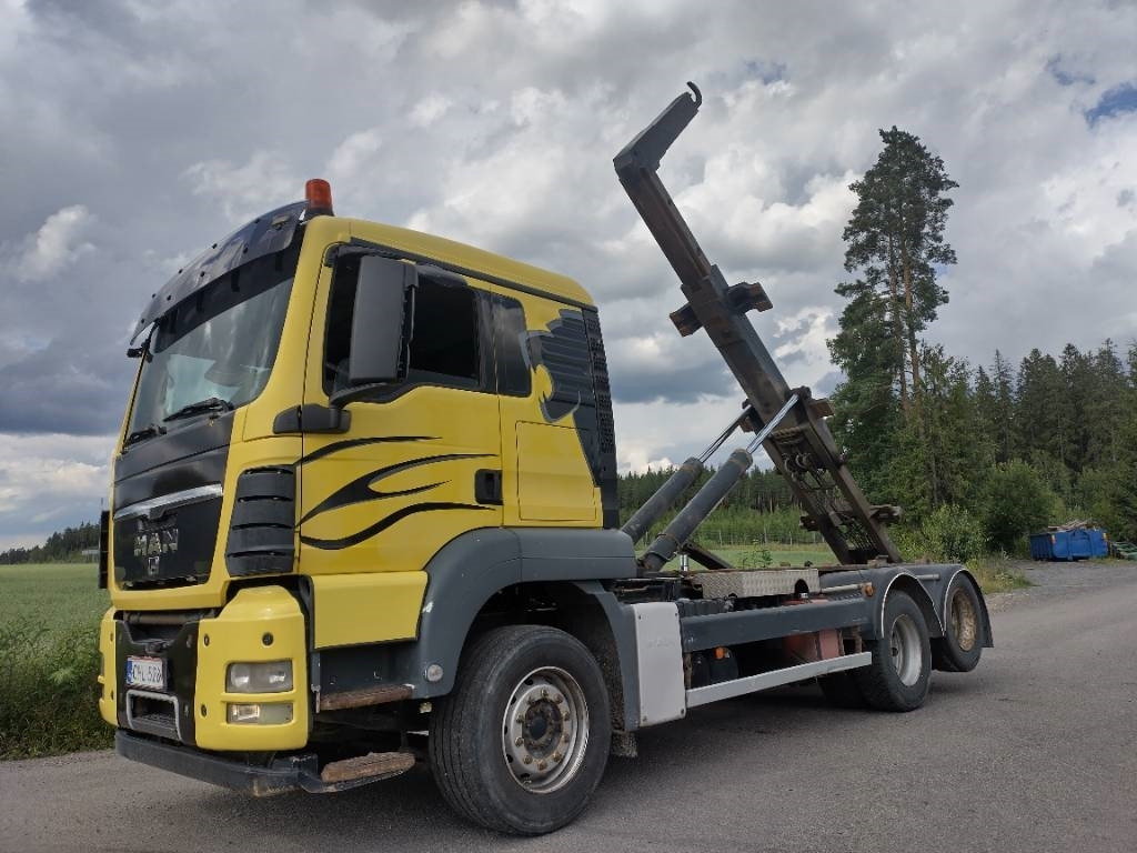 MAN TGX 26.480 6x2 Vak koukkulaite - Camion ampliroll: photos 1 MAN TGX 26.480 6x2 Vak koukkulaite - Camion ampliroll: photos 1