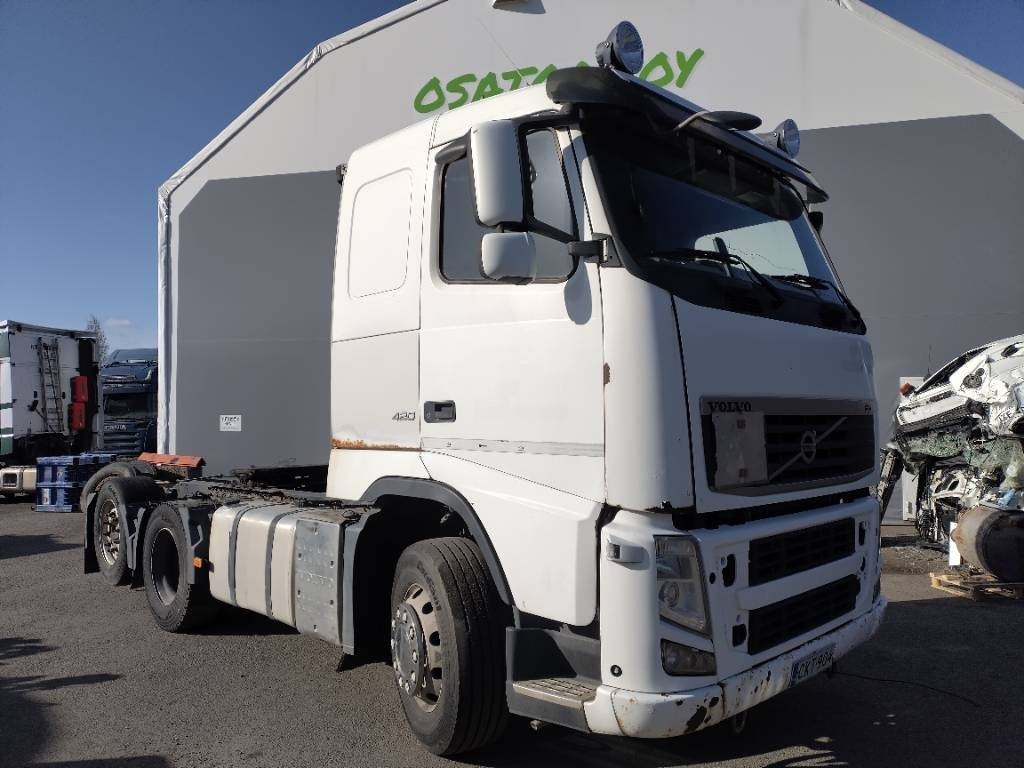 Volvo FH460 6x2 veturi kääntyvä teli - Tracteur routier: photos 1 Volvo FH460 6x2 veturi kääntyvä teli - Tracteur routier: photos 1