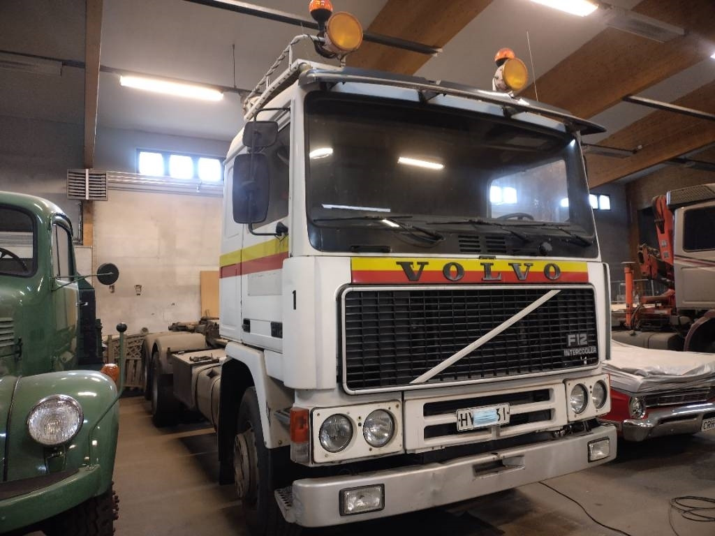 Volvo F12 6x2 ketjulaitteilla, Museointiin - Camion multibenne: photos 2 Volvo F12 6x2 ketjulaitteilla, Museointiin - Camion multibenne: photos 2