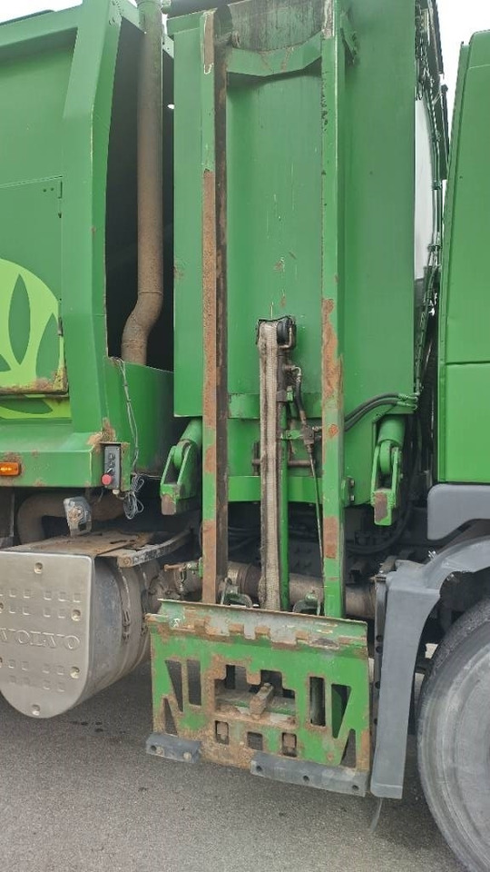 Volvo FM9 6x2 pakkaaja +nostin +etukippo - Benne à ordures ménagères: photos 3 Volvo FM9 6x2 pakkaaja +nostin +etukippo - Benne à ordures ménagères: photos 3