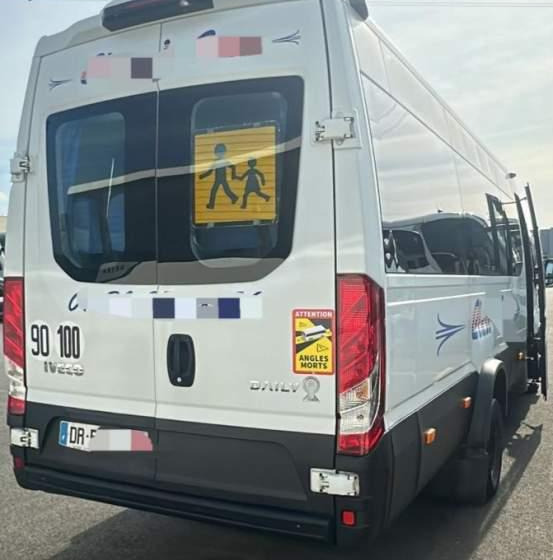 Iveco DAILY/ SPROWADZONE / 2X KLIMA / TV / 108 000 KM - Minibus, Transport de personnes: photos 2 Iveco DAILY/ SPROWADZONE / 2X KLIMA / TV / 108 000 KM - Minibus, Transport de personnes: photos 2