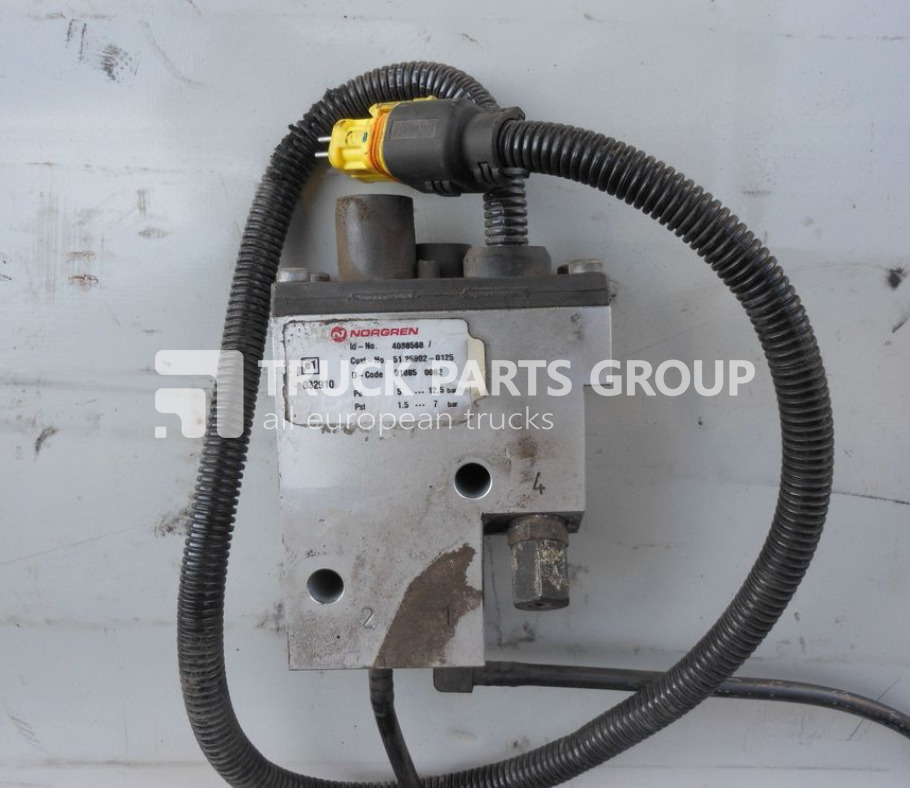 MAN TGX EURO5, exhaust elbow nozzle 4088568, 51521600002, 5125902012 muffler - Système d'échappement pour Camion: photos 1 MAN TGX EURO5, exhaust elbow nozzle 4088568, 51521600002, 5125902012 muffler - Système d'échappement pour Camion: photos 1