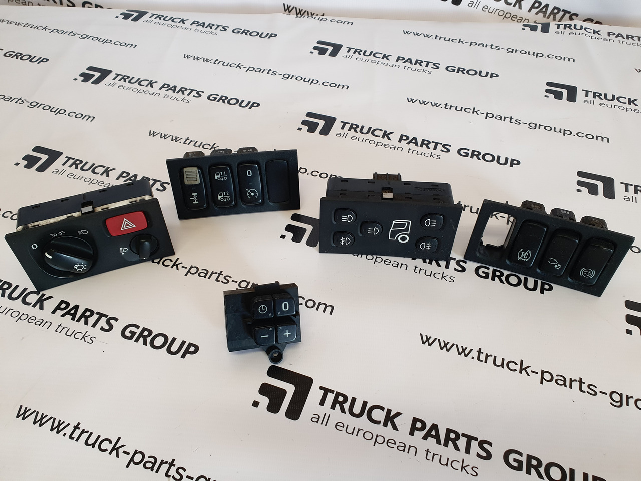 SCANIA SCANIA EURO3 P, G, R, T series headlights switch, dashboard, control panel 1540672, 1900316, 2252075, 2426881, 2001451, 2252076, 1900317, 2426882, 2001452; switch, front fog light, daytime running lig - Cabine et intérieur pour Camion: photos 1 SCANIA SCANIA EURO3 P, G, R, T series headlights switch, dashboard, control panel 1540672, 1900316, 2252075, 2426881, 2001451, 2252076, 1900317, 2426882, 2001452; switch, front fog light, daytime running lig - Cabine et intérieur pour Camion: photos 1